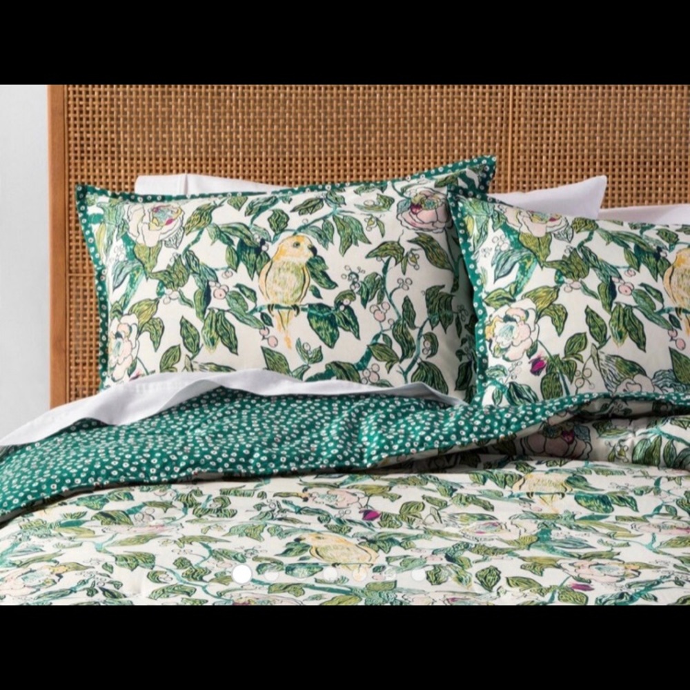 Queen comforter with two shams